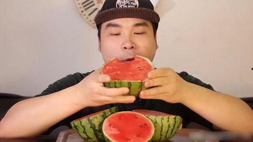 日韩网友吃西瓜的视频大全,甜蜜瞬间大盘点
